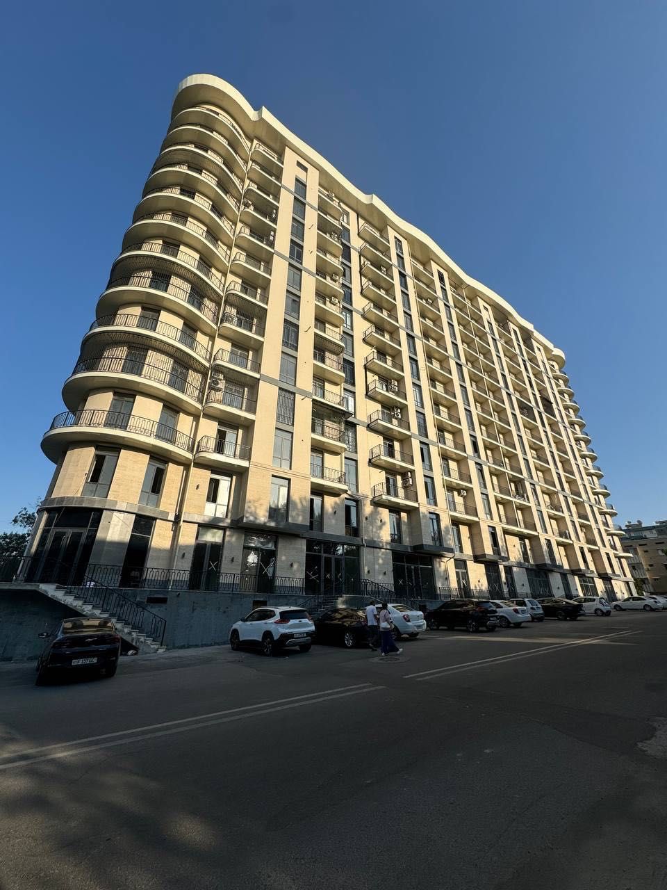 Продается 2-комнатная квартира возле метро Максима Горького