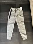 Nike tech gri ca nou