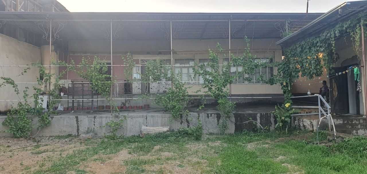 Срочно продается участок в Зангиатинском районе,9соток,8комнат,2 дома.
