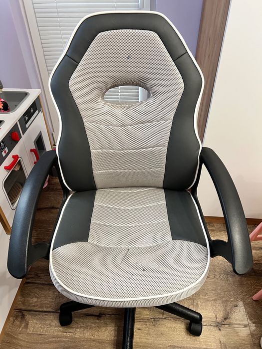 Офис стол, 2 броя, ползвани от деца.