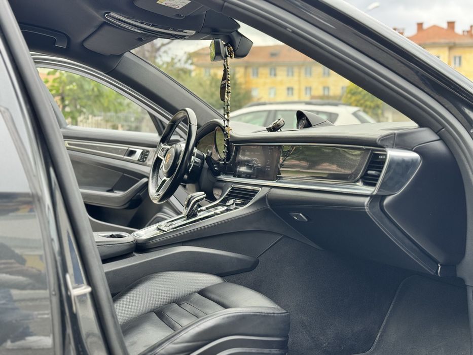 Porsche panamera 4.0D v8 // distronic // soft closs // far matrix