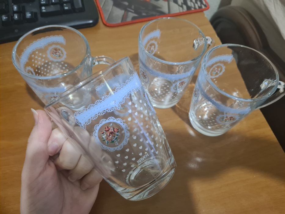 Продам набор (в одном чайник и чашечки в другом бокалы)