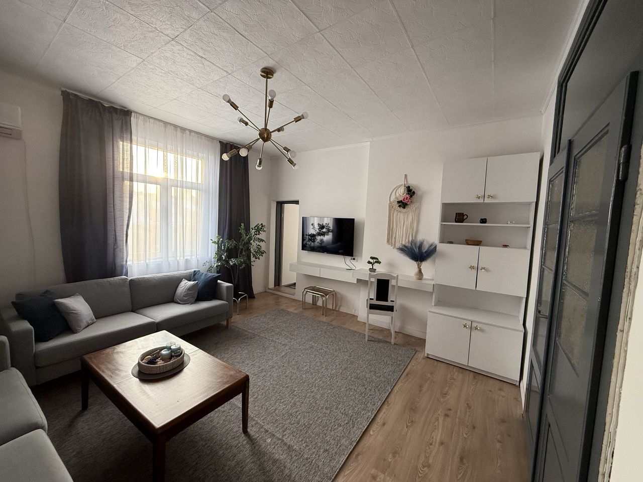 Дава се под наем Тристаен апартамент в София, Център - 86 кв.м за 663 € - Снимка #5