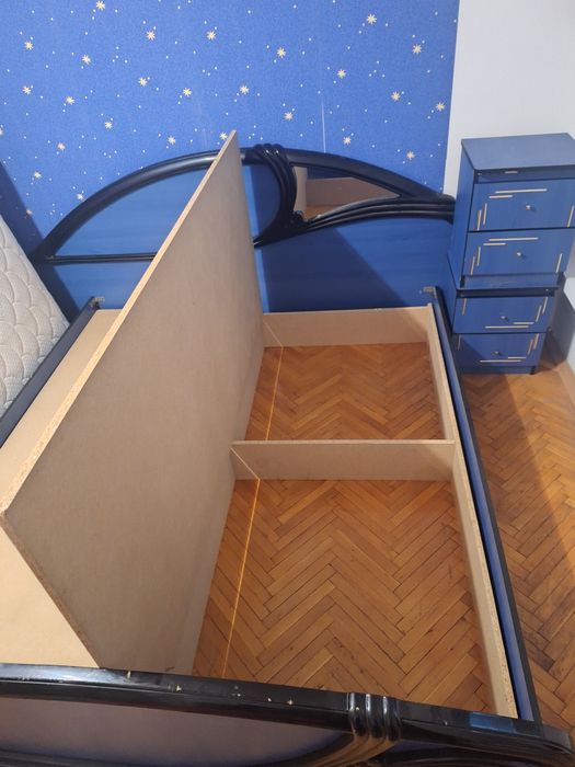 Pat 180x200 saltea și 2 noptiere incluse