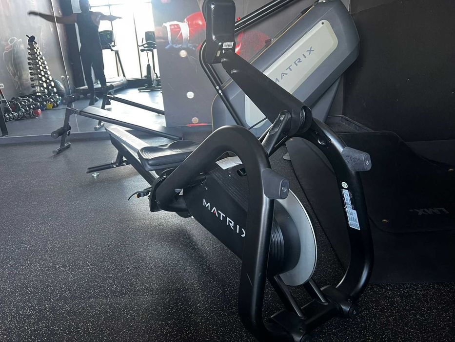 Vând Rowing Machine Matrix - Stare Excelentă, Folosit Puțin