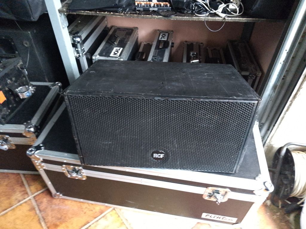 Boxe Line array RCF NX L23A