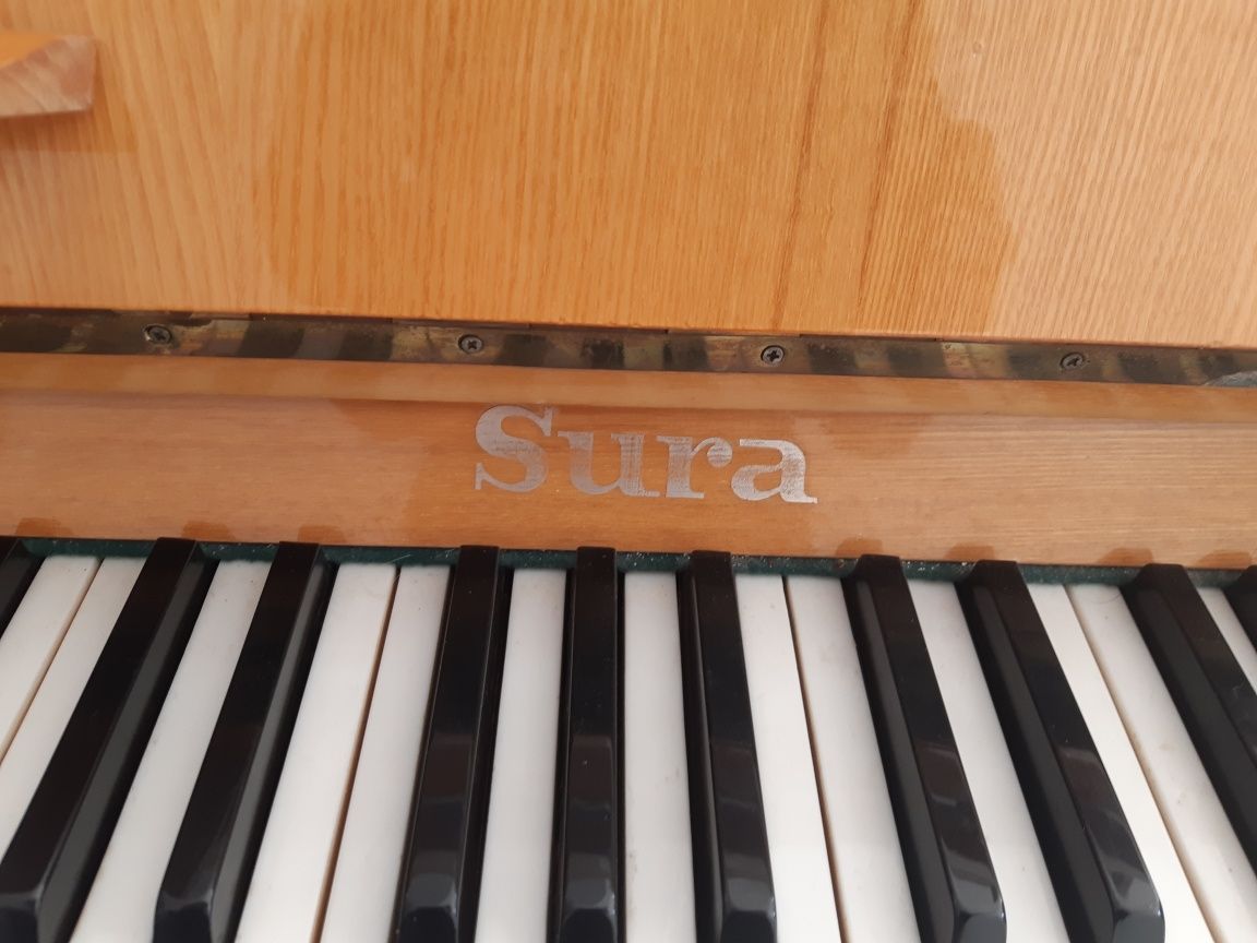Пиано "Sura" в много добро техническо състояние!