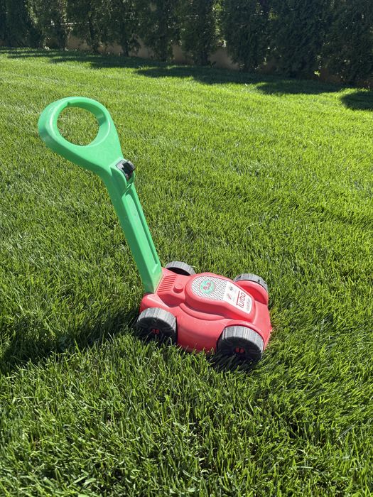 Masini de tuns iarba de jucarie