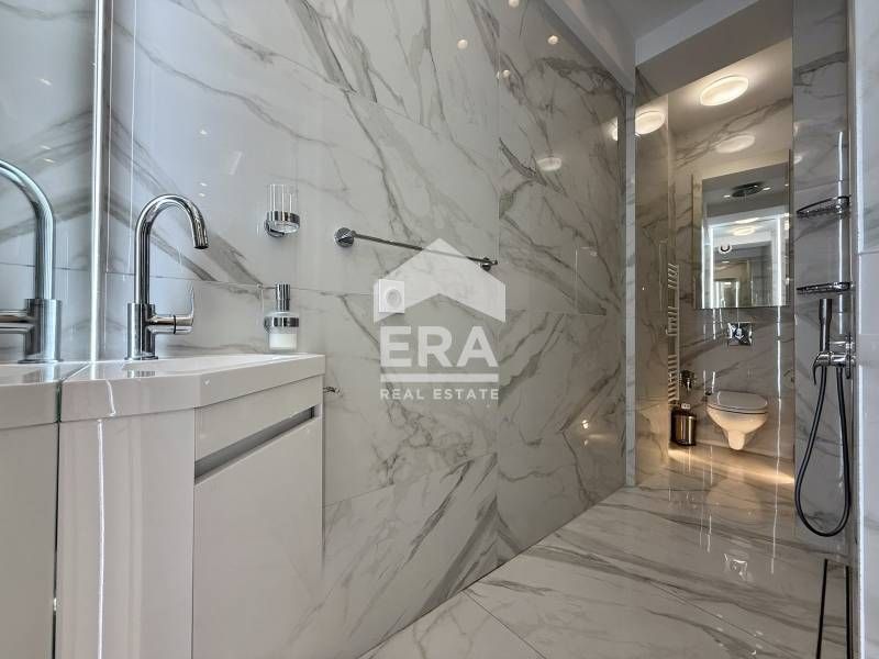 Елегантен тристаен апартамент на ул. 6-ти Септември - Жълтите павета