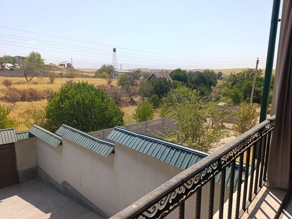 Дача сотилади. Юкори Чирчик Красногорск этагига 5км