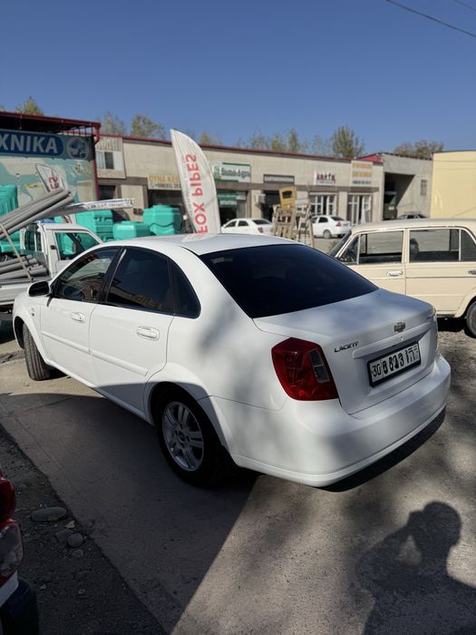 Lasetti 1.8 yaxshi xolatda