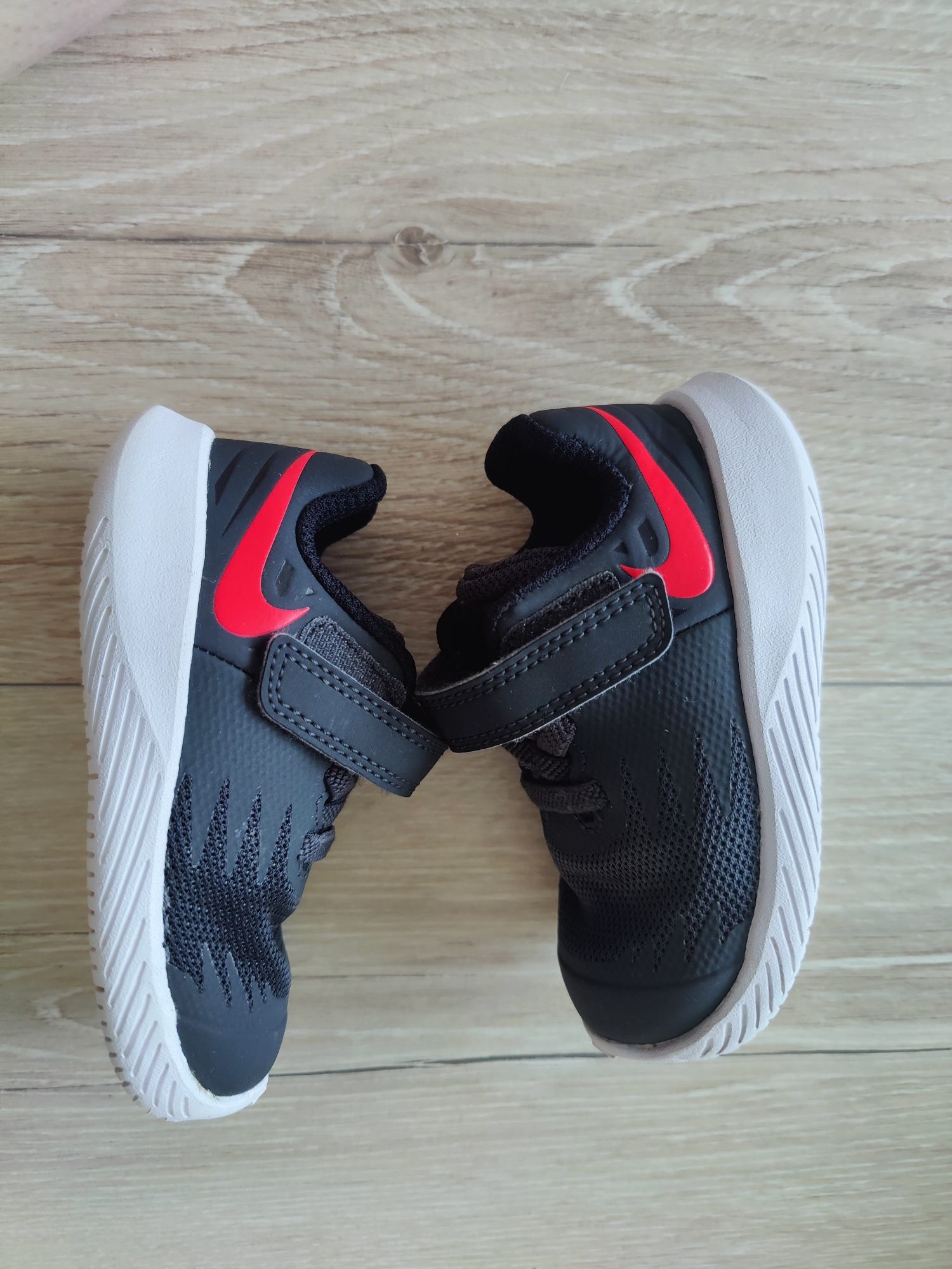 Adidași Nike mărimea 21. O purtare