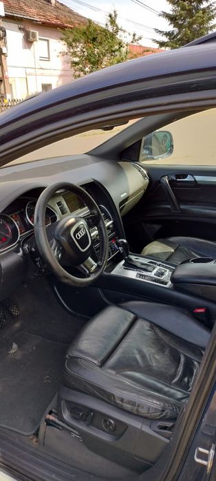 Vând Audi q7 pentru dezmembrari masina merge foarte bine schimba bine