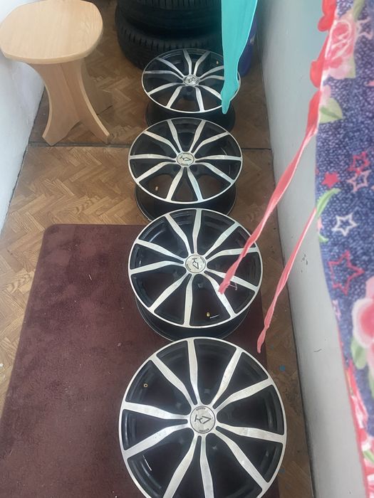 Продаются диски, откатали один сезон. Машину продали. Ещдили летом.