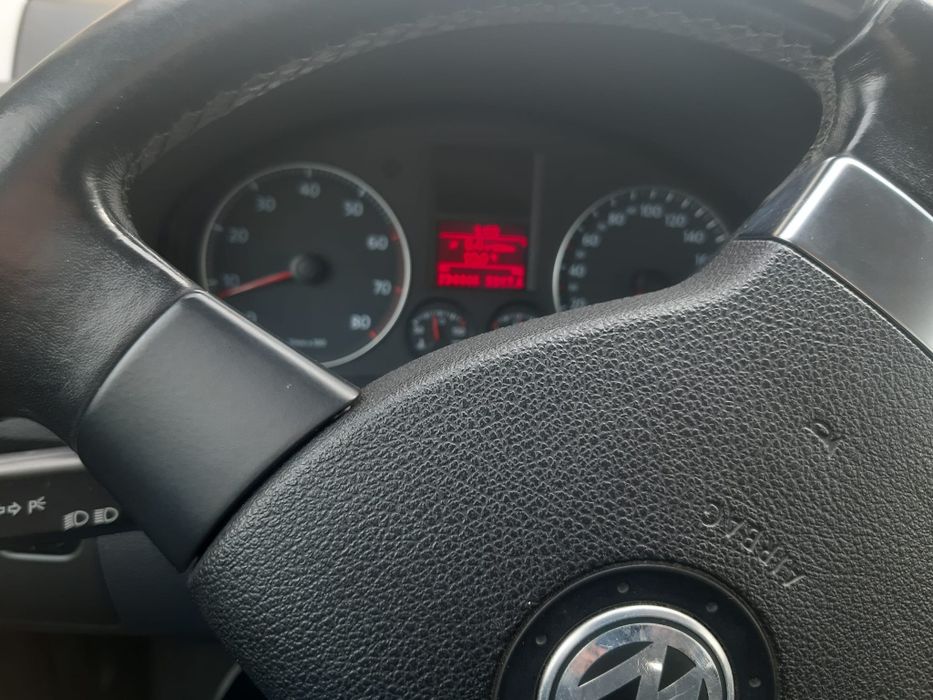 Volkswagen Golf 5 – 1.4 benzină  an 2004