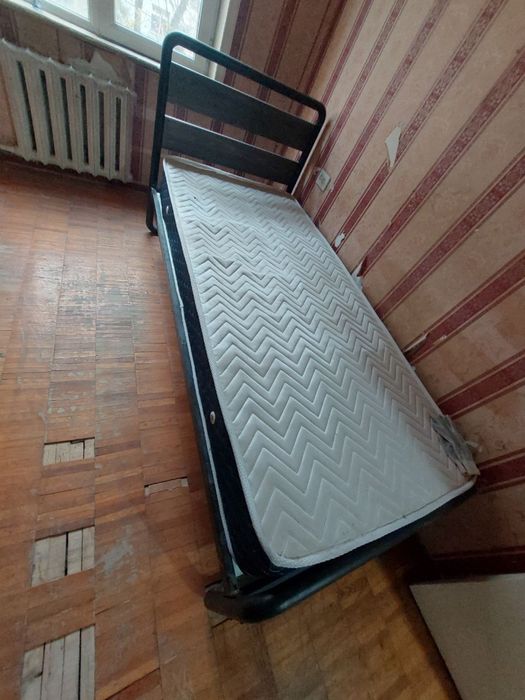 Продаётся железная кровать