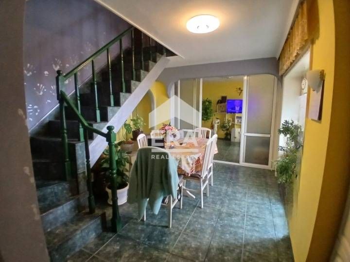 Мезонет в тухлена сграда в район Ритуална зала за продажба, с площ 148
