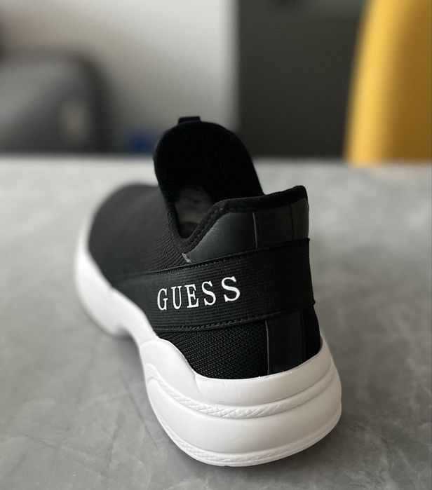 Нови маратонки Guess