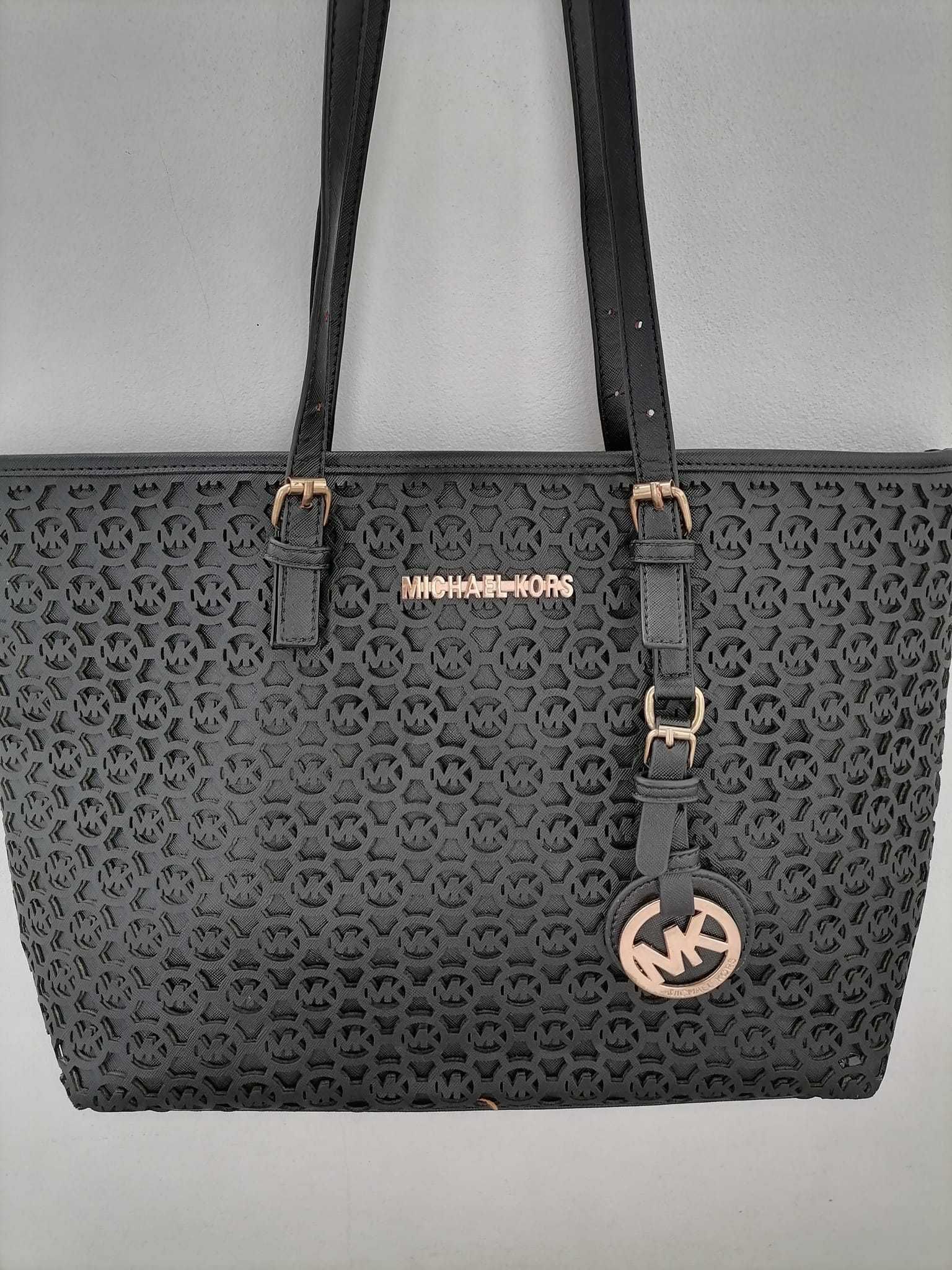 Дамска чанта 
Michael Kors