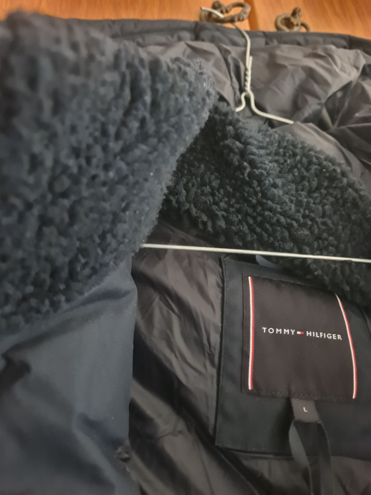 Tommy Hilfiger L размер  зимно яке-шуба