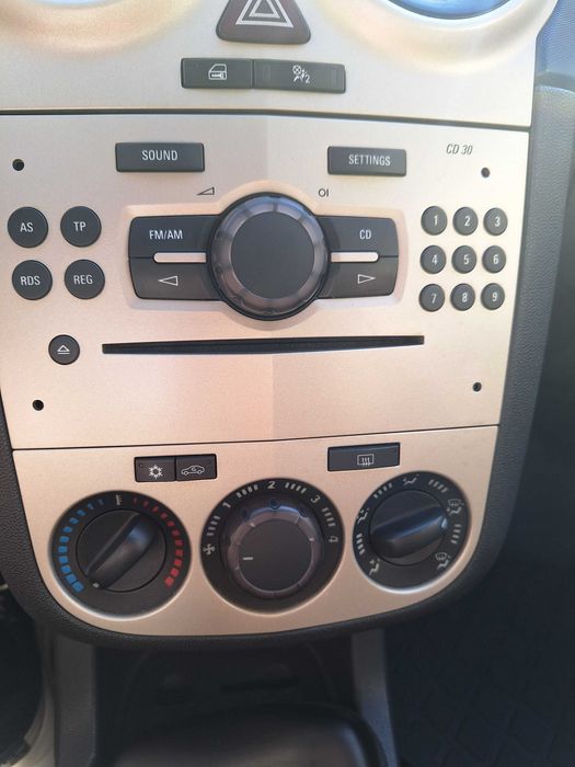 De vanzare Opel Corsa D 1.4 benzina