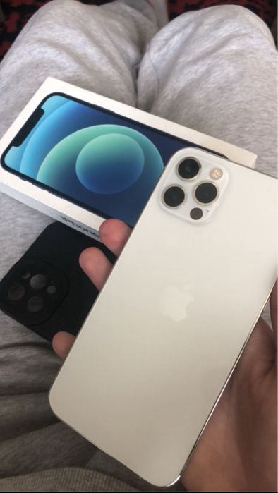 Iphone 12 pro vand ( folia este sparta)