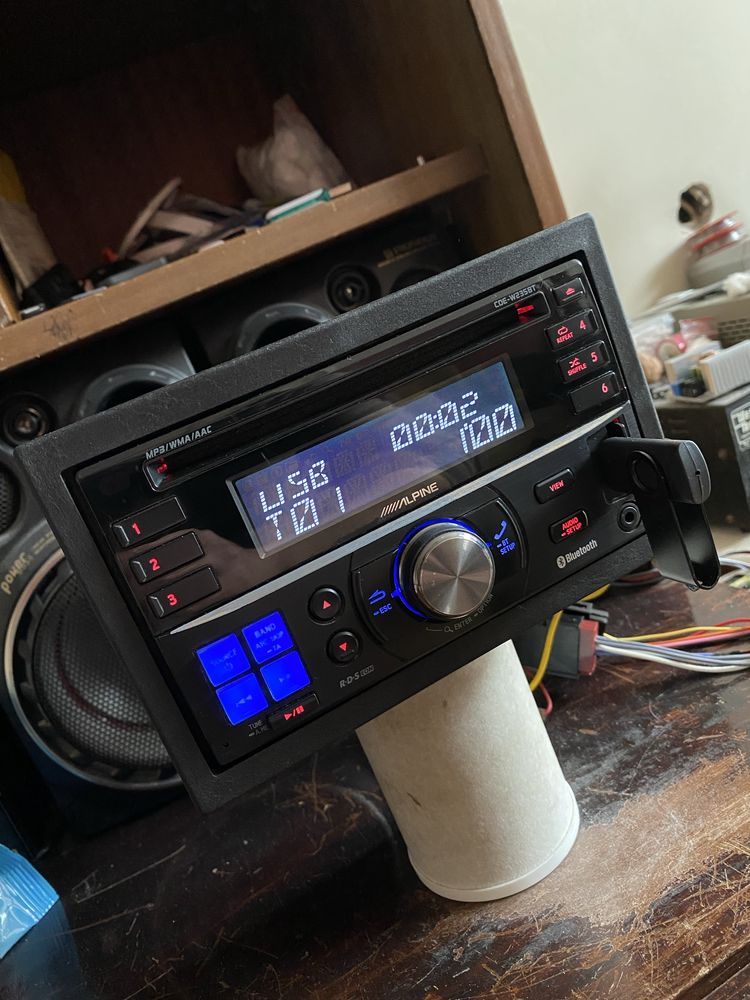 ALPINE CDE-W235BT - ДВОЕН ДИН- BLUETOOTH USB CD радио плеър за кола сд