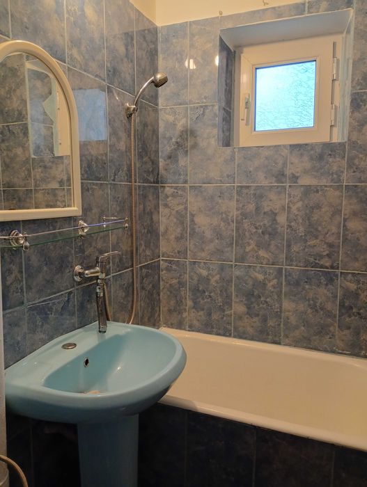 Închiriez apartament 3 camere