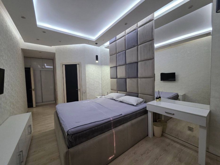 ШотаРуставели Банковскйи дом 5 ком 151м2 2 парковки с мебелью теникой