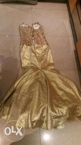 Продавам бална рокля