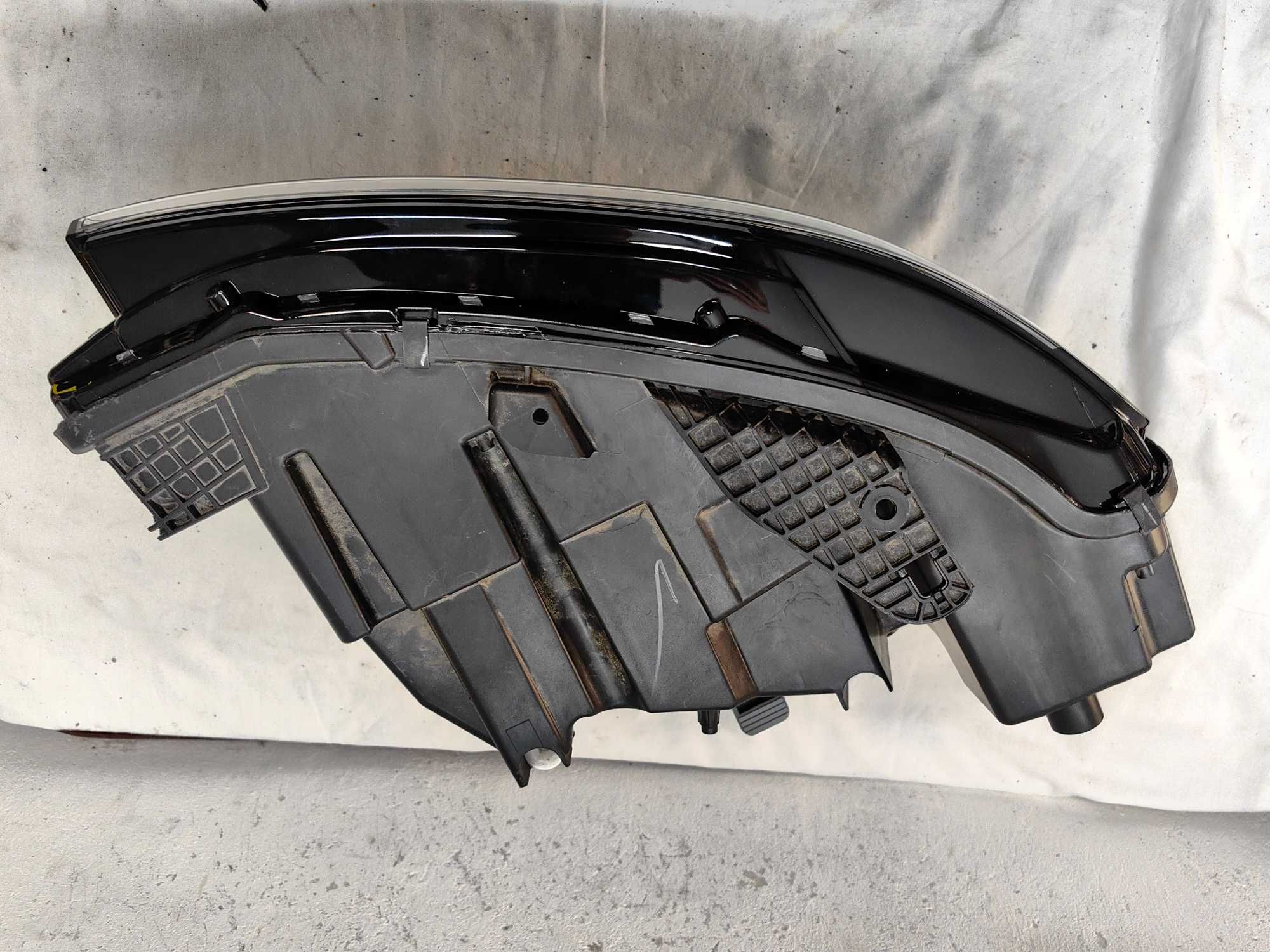 Оригинален фар  Jeep Grand Cherokee Full Led 2021-2024