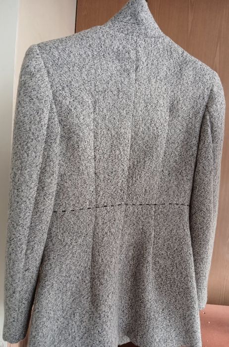 Жакет из ткани букле.размер 38-40.Для стройных ,изящных девушек.