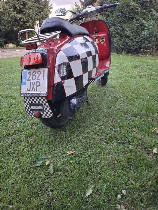 Scuter 125 Scomandi   englezesc  este o bijuterie
