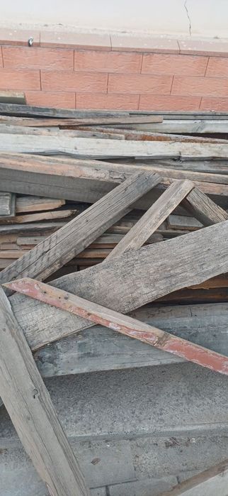 Taxta sotaman va tovuqlarning uyini