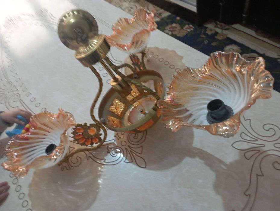 Люстра сотилади 25 000