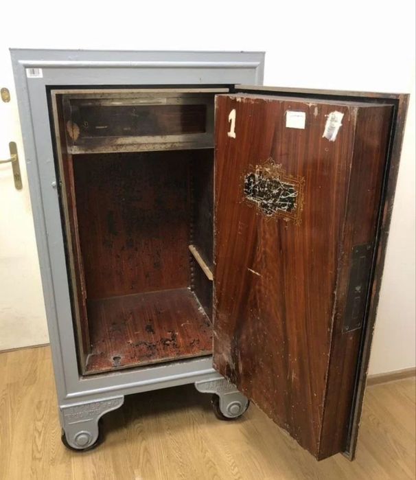 сейф старинный до образования СССР ,царских времён (антиквариат)