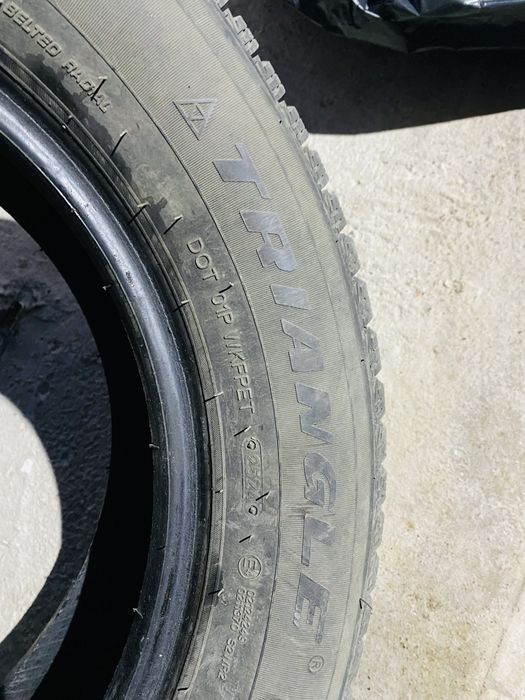 Продаю зимние шины Triangle 235/60 R17