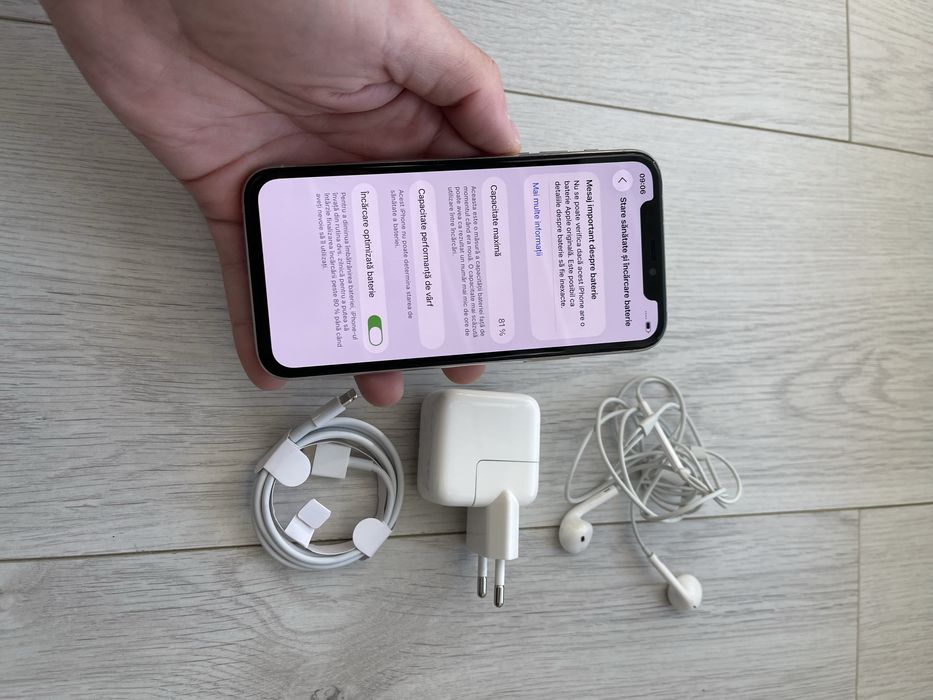 Iphone 11 pro • silver •