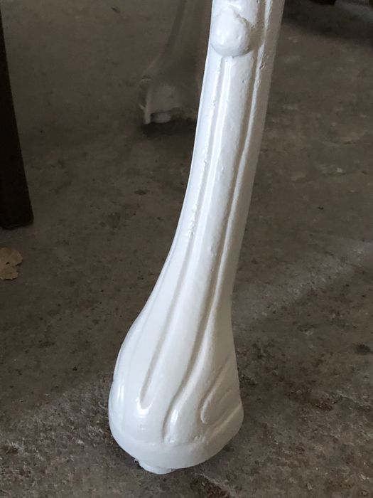 Градински маси и нисък диван