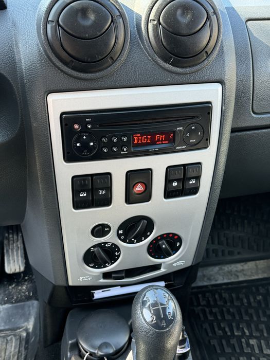 Vand dacia logan 1.4 benzina