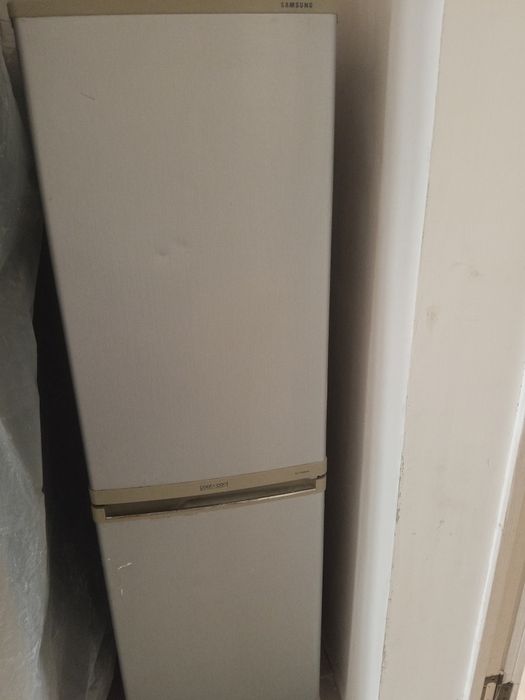 Холодилник істеп тұр