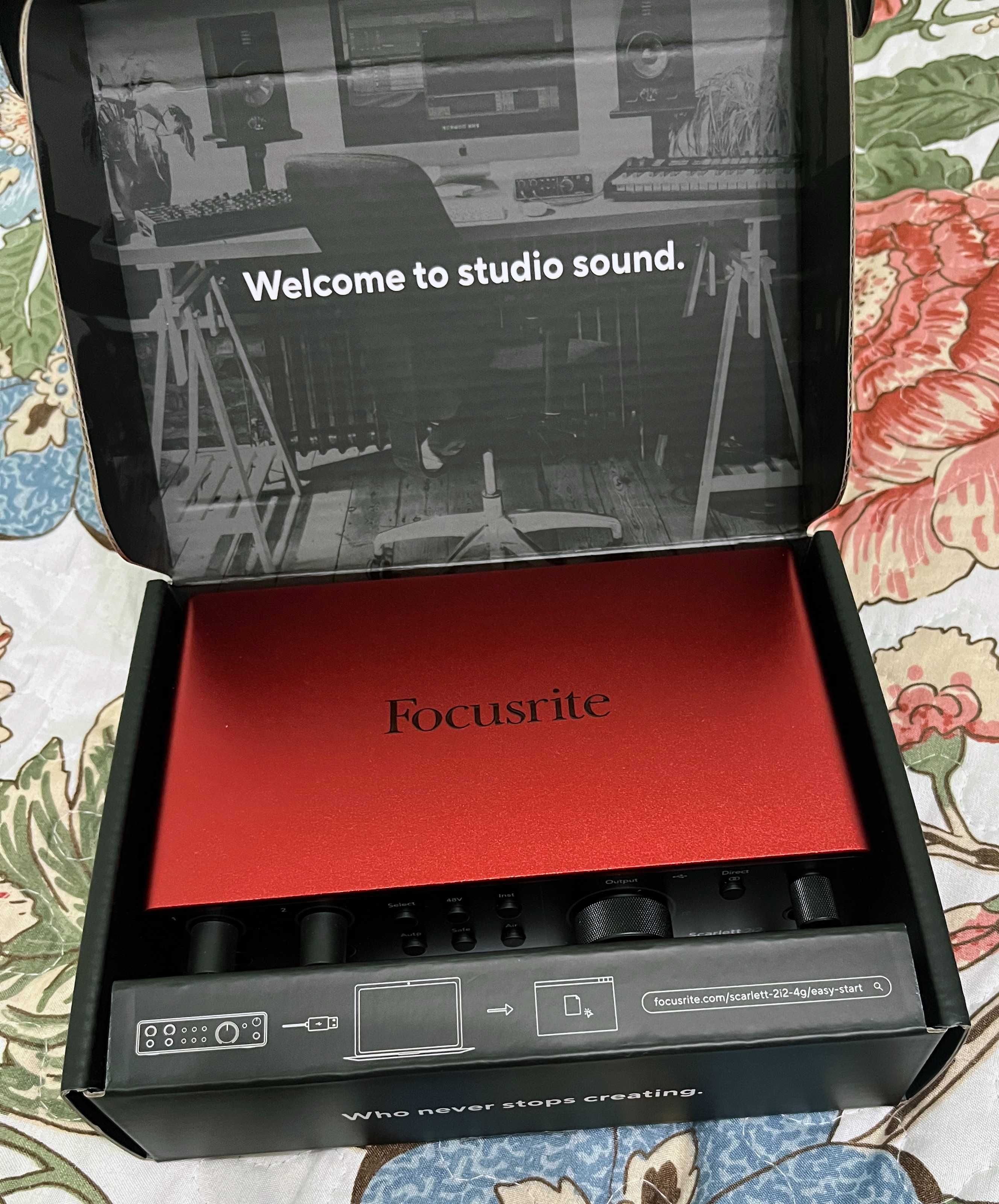 Звуковая карта Focusrite Scarlett 2i2 4th Generation
