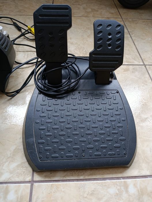 Volan Thrustmaster TMX force feedback
