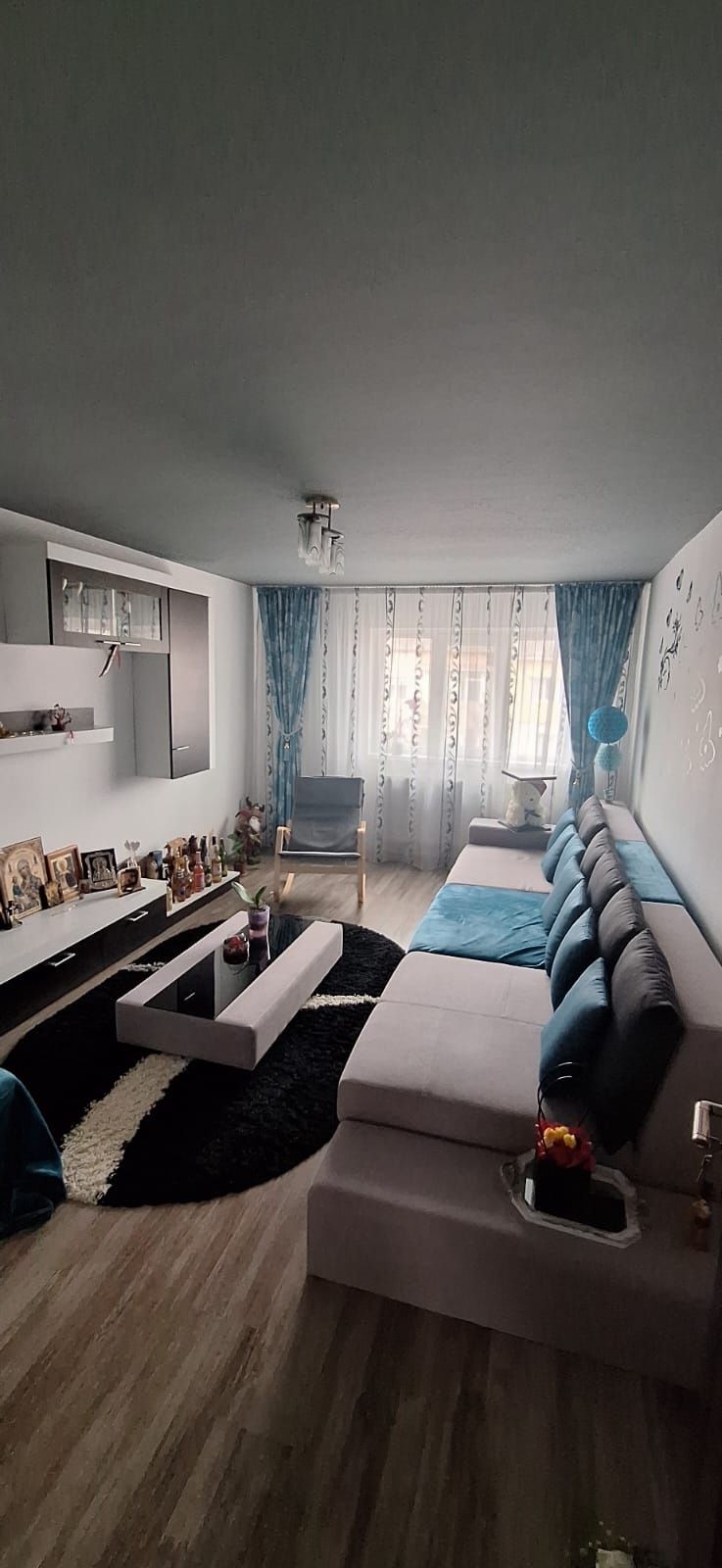 Apartament 3 camere, micro 11, decomandat