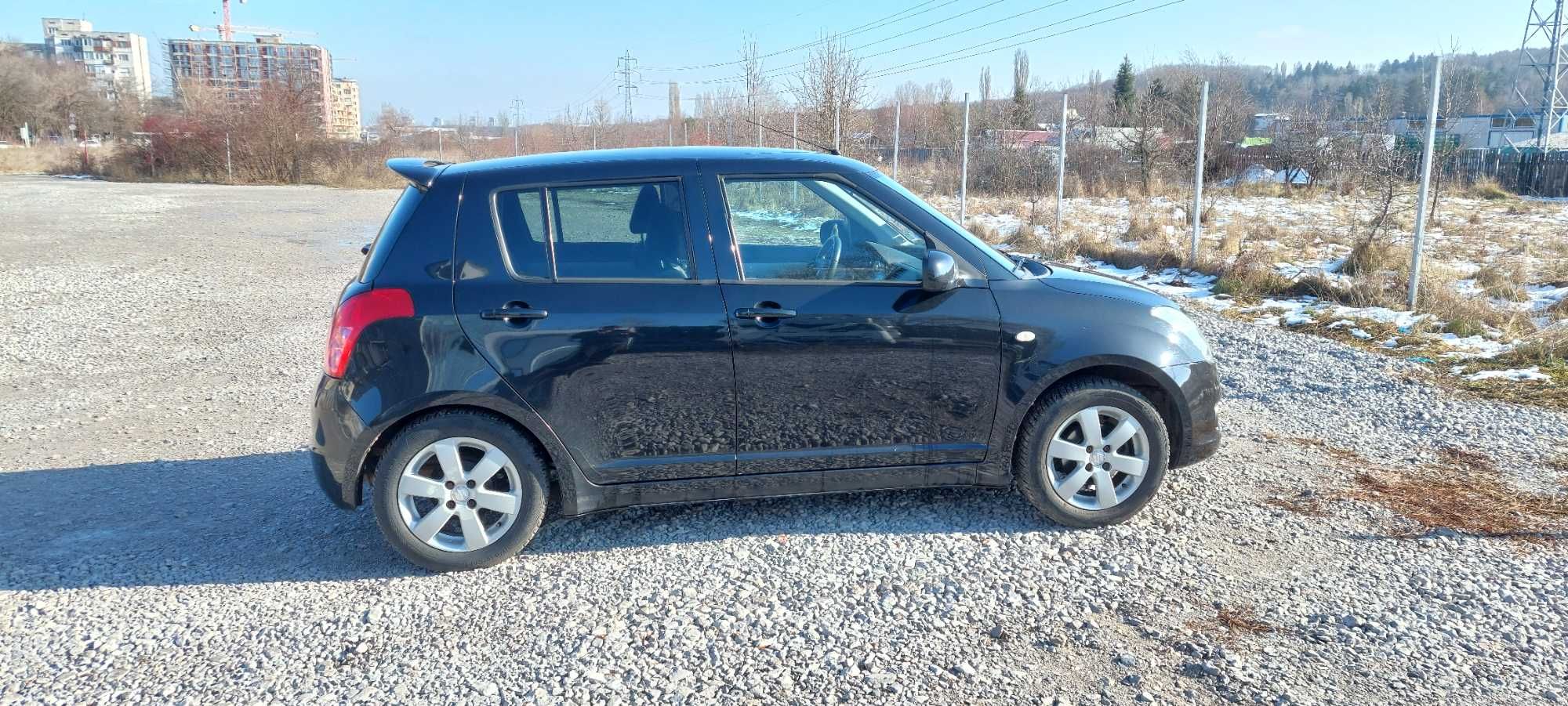 Продавам Suzuki Swift 1,3i.  Газ-бензин 90000 км.