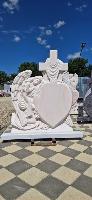 Monumente funerare