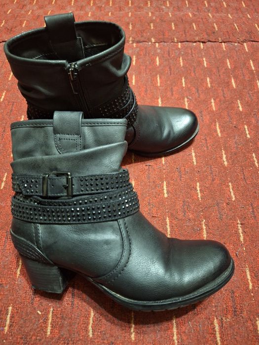 Ghete cu toc graceland