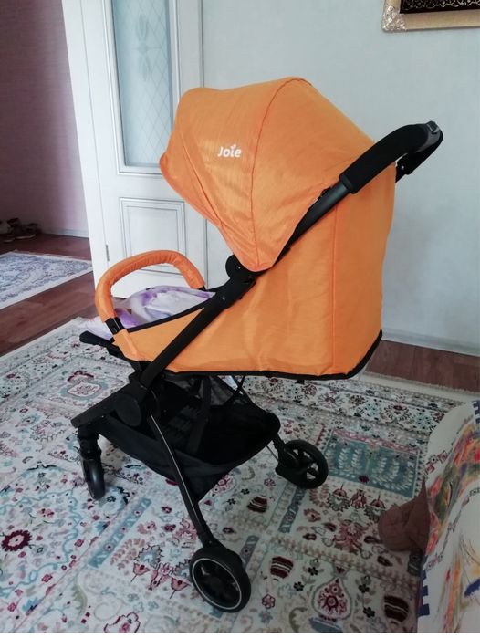 Детская складная коляска