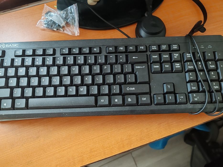 Tastatura cu fir