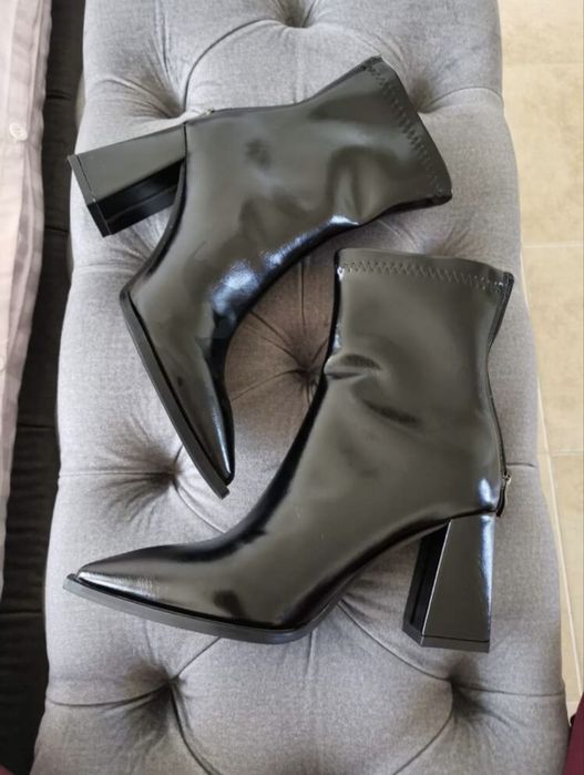Кожени боти с висок ток